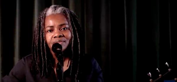 Watch Tracy Chapman’s First TV Performance in Years 