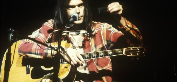 Flashback to Neil Young’s Captivating “Heart Of Gold” Live on the BBC in 1971