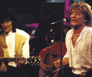 Flashback to Rod Stewart’s Raw & Unplugged “Maggie May” Live in 1993