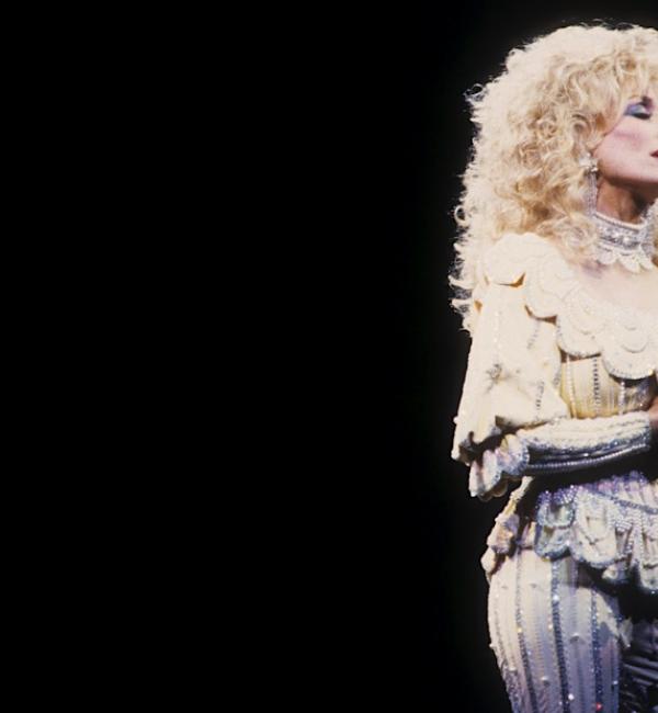 Remembering Dolly Parton’s Searing “Jolene” Live in 1988 